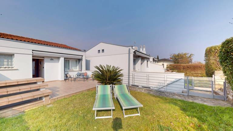Beautiful rental apartment with pool, terrace & yard | Beach nearby | Dogs allowed — photo 2
