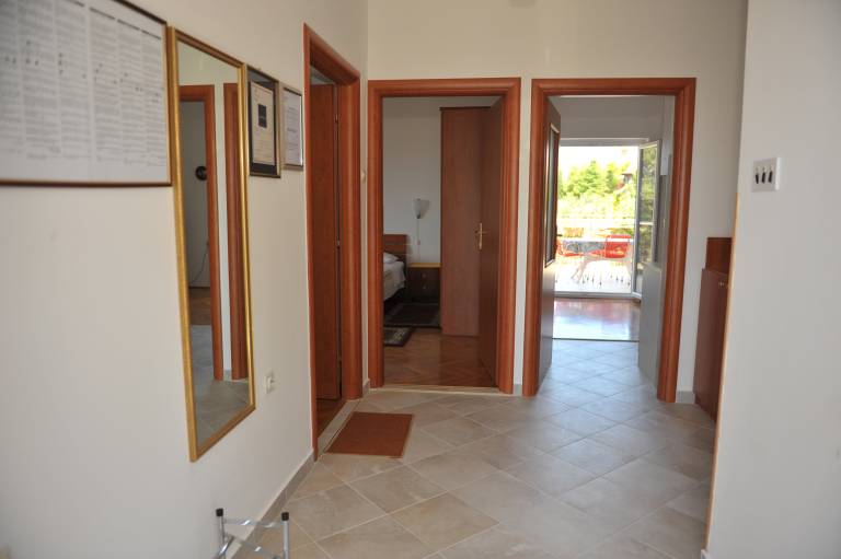 Holiday apartment with barbeque, patio & yard | Mountain view — photo 3