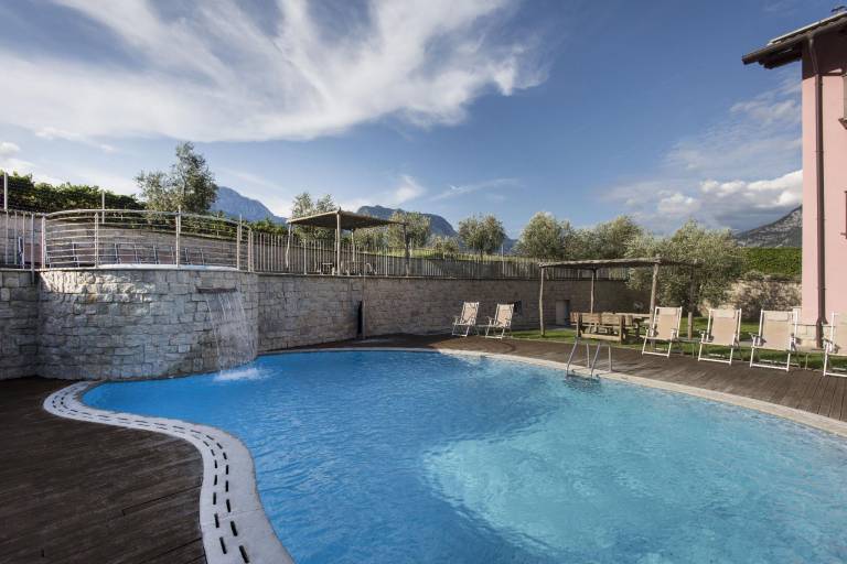 Serviced apartment with hot tub, garden & pool | Dogs allowed — photo 4
