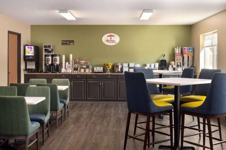 Super 8 By Wyndham Sioux Falls — photo 4