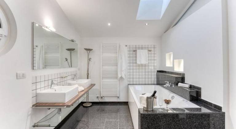 Holiday apartment with pool, grill & yard | Pet-friendly — photo 2
