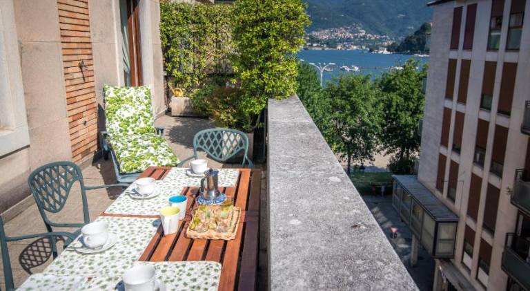 Holiday apartment with terrace | Close to Como Cathedral — photo 2