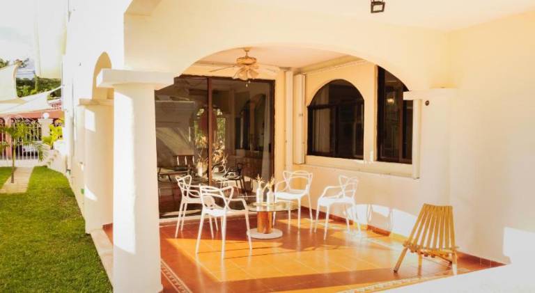 Villa with private pool, patio & garden — photo 5
