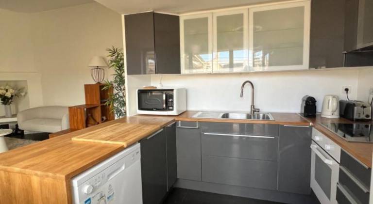 Holiday apartment with patio — photo 4