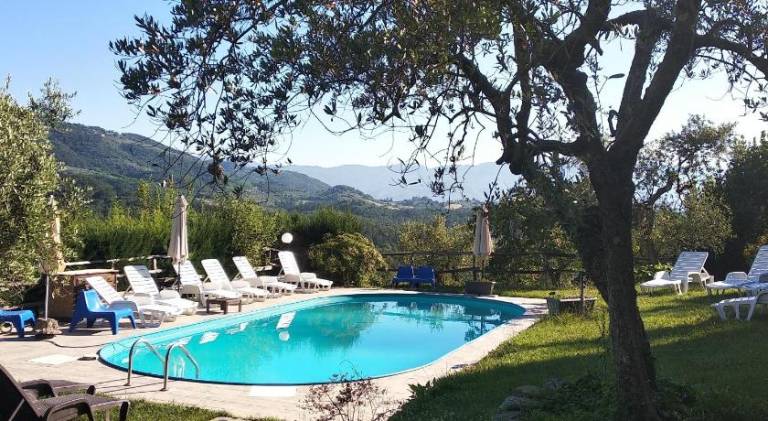 Vacation home with yard, BBQ & pool | Pets are welcome — photo 2