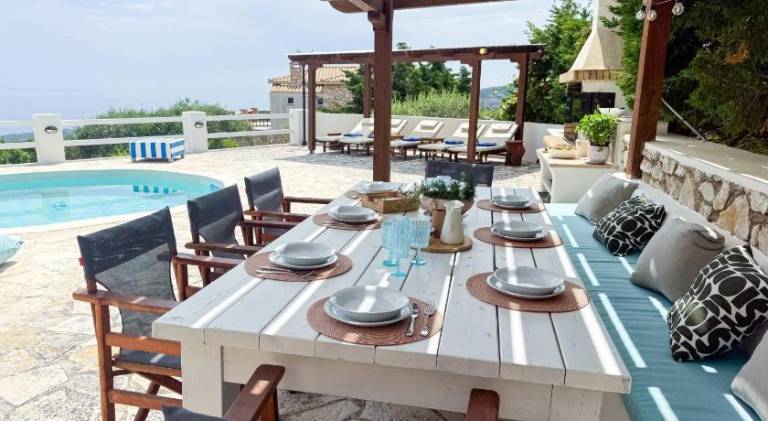 Villa with jacuzzi, patio & barbeque — photo 4
