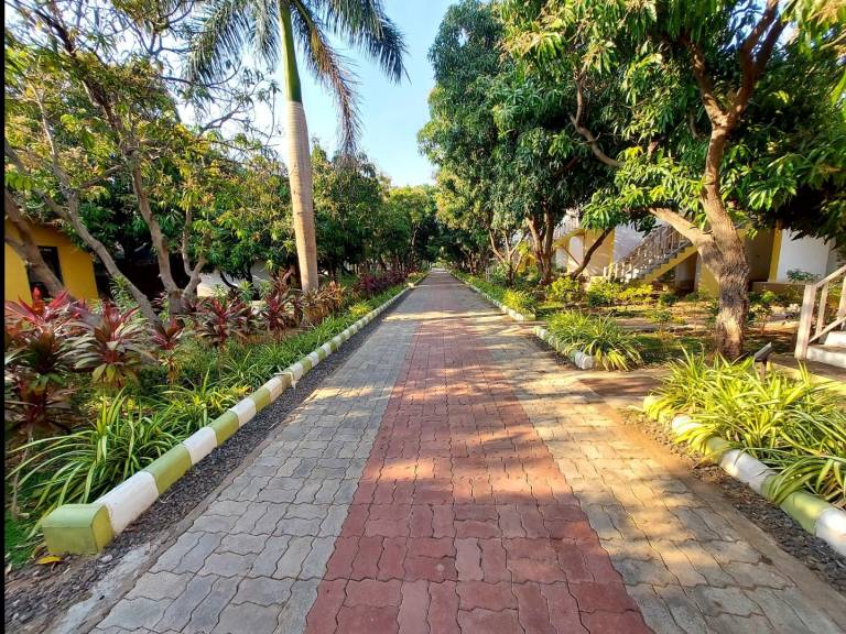 Lodge with yard, pool & patio | Good for workation in Mendarda