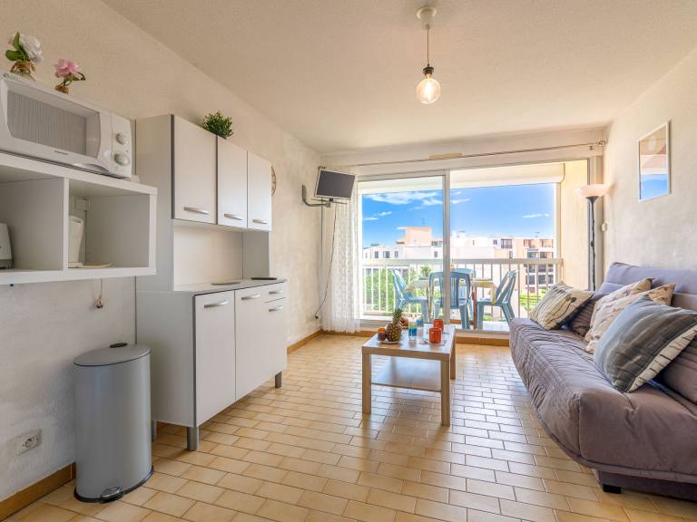 Apartment with terrace — photo 4