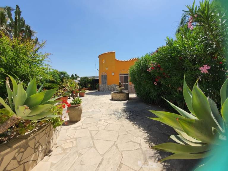 Villa with garden | Nature view — photo 4