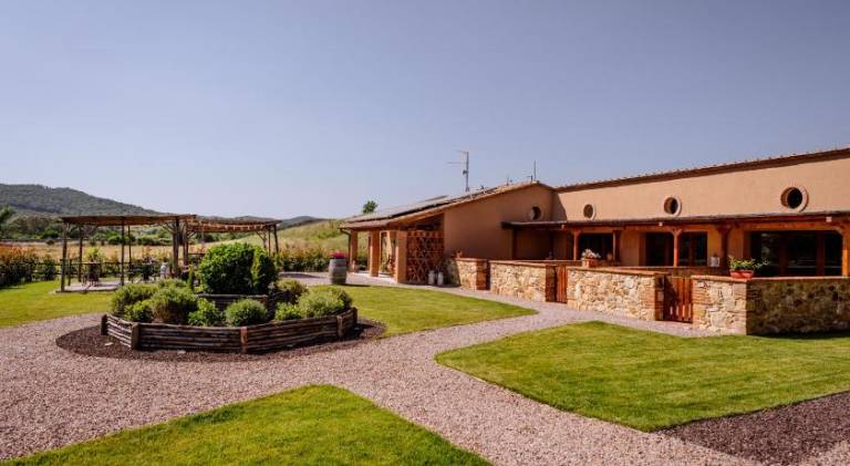 Charming farm with patio & garden | Dogs allowed in Gavorrano