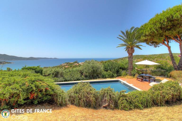 Gite with barbeque, terrace & pool | Sea view — photo 2