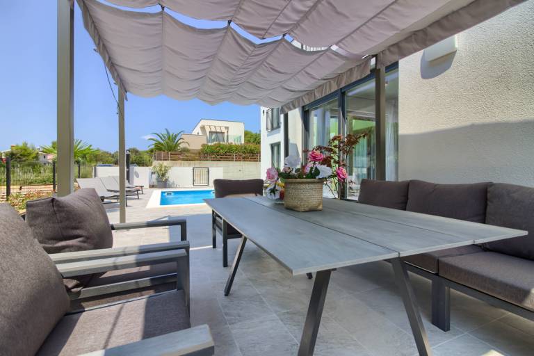 Villa with patio & pool — photo 5