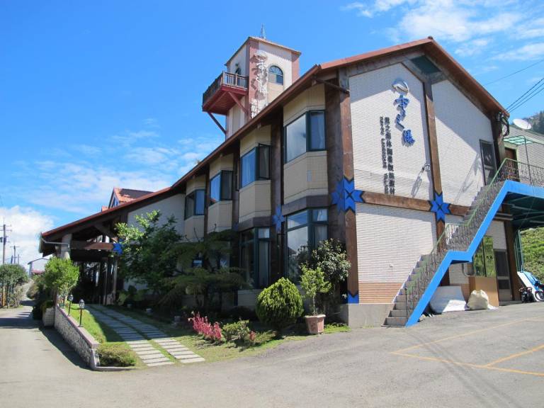 Cloud Falls Resort in Ren'ai