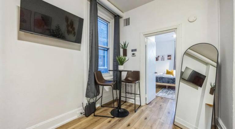 Quaint and Cozy Center City 1BR that Sleeps 4 — photo 4