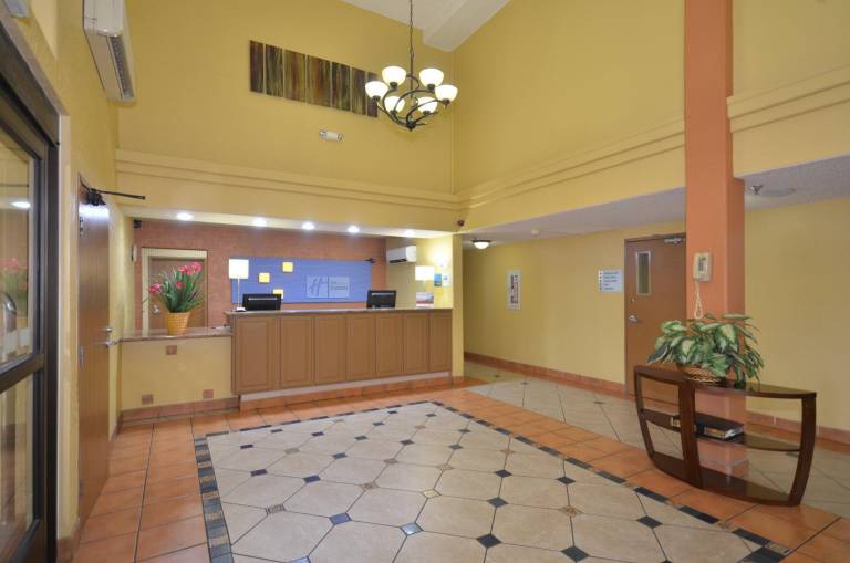 Ramada by Wyndham Santa Fe — photo 3