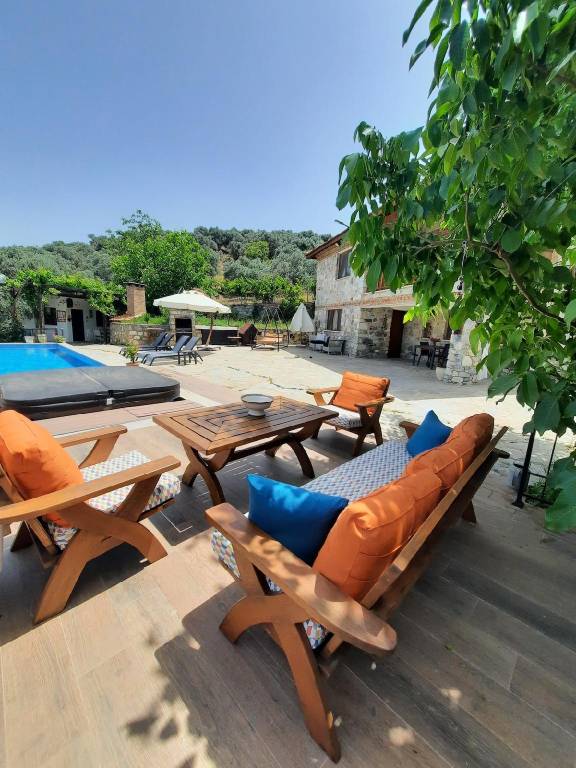 Fully equipped lovely house with garden, patio & jacuzzi | Pets allowed — photo 3