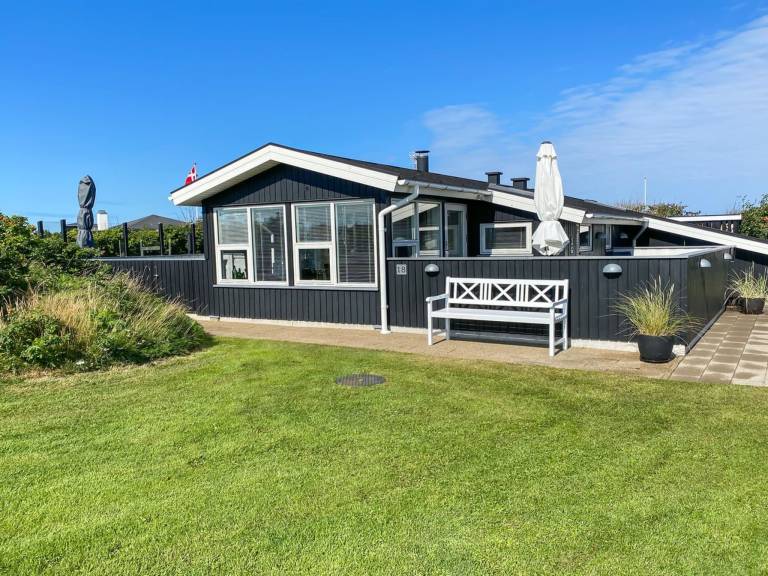 Family-oriented charming vacation home with barbecue & patio | Beach nearby | Dogs allowed in Lokken