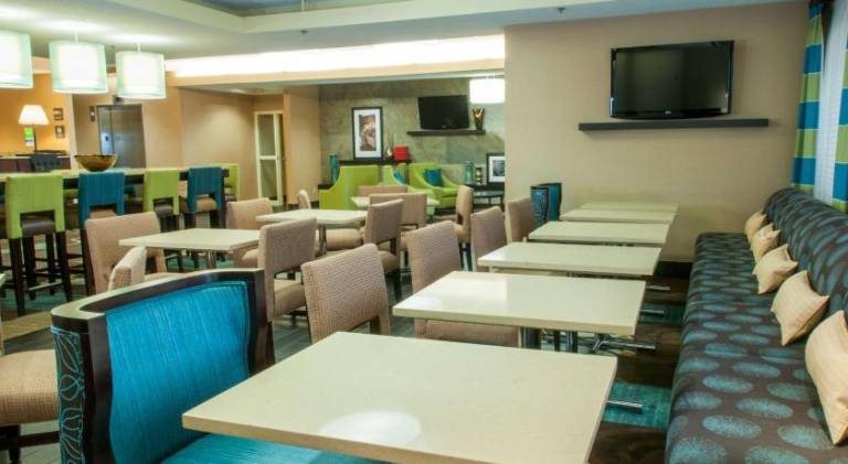 Hampton Inn Louisville-North/Clarksville — photo 5