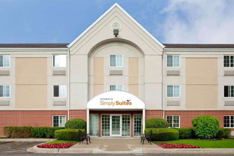 Sonesta Simply Suites Chicago Libertyville in Libertyville, IL
