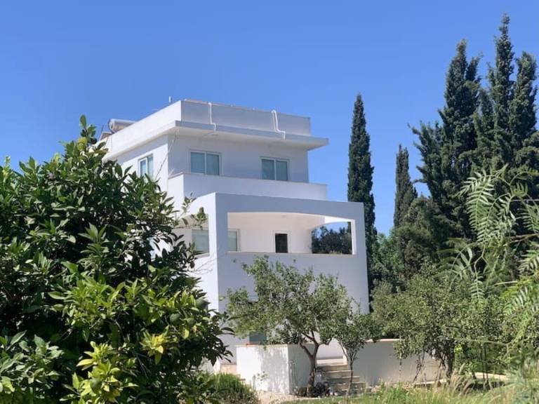 Villa  Paralimni
