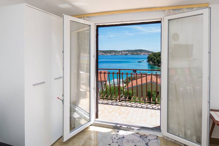 Holiday apartment with terrace & grill | Sea view — photo 5