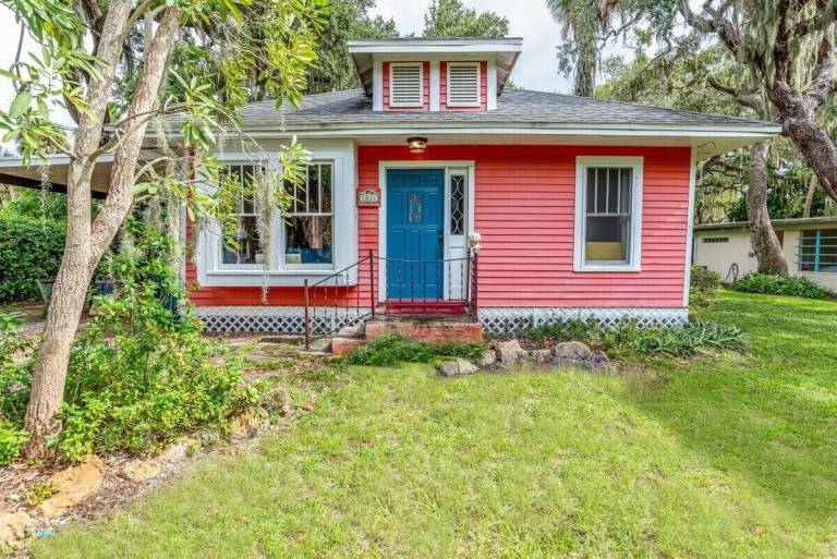 House  Sunny Point