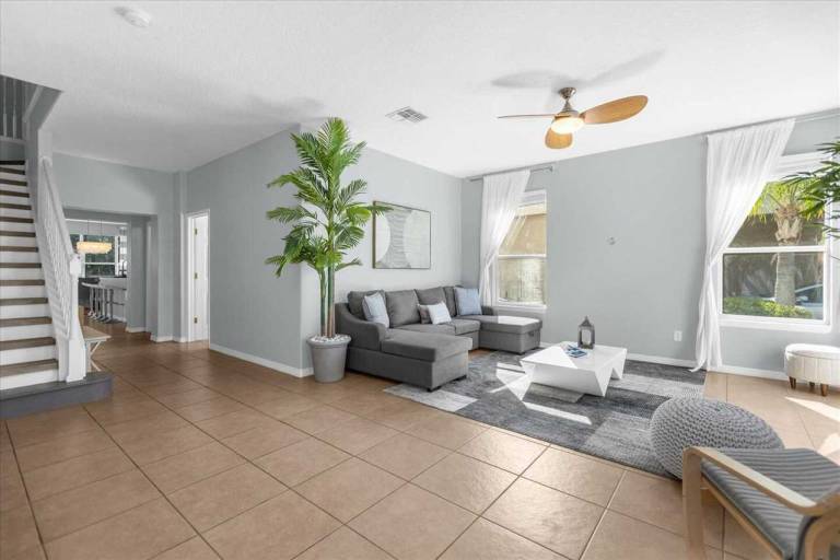 Spacious 7-bedroom home in Kissimmee, perfect for family getaways! — photo 3