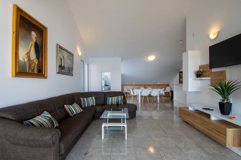 Fully equipped spacious apartment with BBQ & patio | Sea view | Pet-friendly — photo 2
