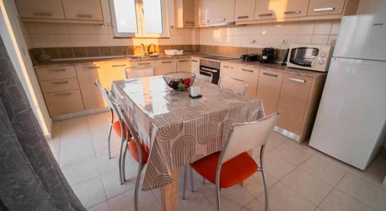 Wonderful vacation home with patio | Pet-friendly — photo 4