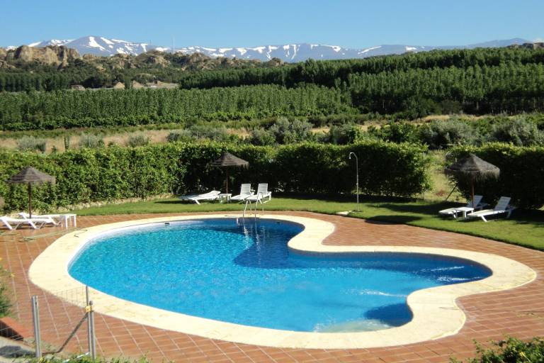 Beautiful vacation home with yard, pool & barbecue | Nature view | Pets allowed — photo 3