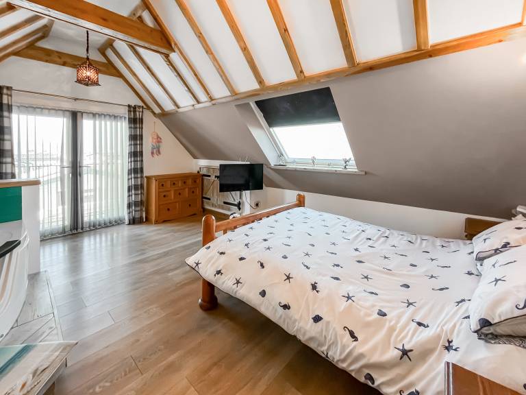 Family-oriented charming cottage with yard & jacuzzi | River view | Beach nearby | Dogs allowed — photo 4