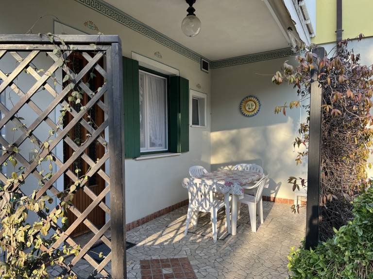 Apartment with garden & terrace | Garden view — photo 2
