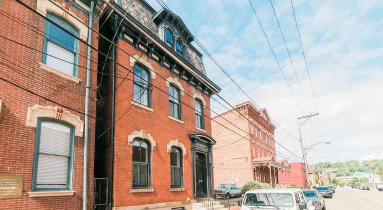 Lovely rental apartment | Perfect for remote work | Dogs allowed in Pittsburg, PA