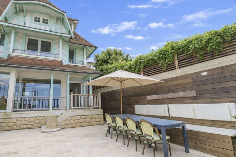 Family-oriented villa with yard & terrace | Beach view | Beach nearby | Pets allowed — photo 2