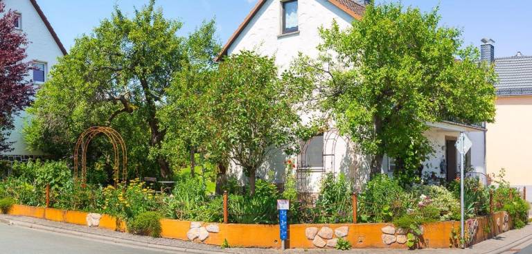 Rental apartment with terrace, barbeque & yard — photo 4