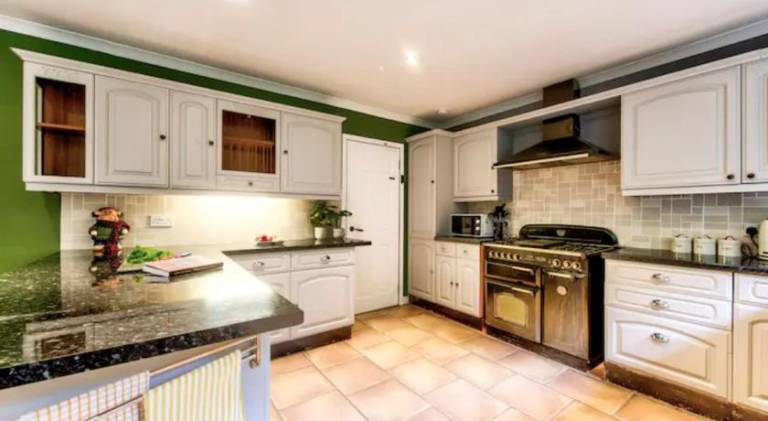 Charming villa with jacuzzi | Pet-friendly — photo 4