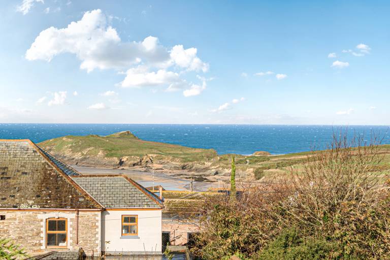 Family-friendly cottage with BBQ, garden & hot tub | Beach view | Next to the beach | Pets allowed — photo 3