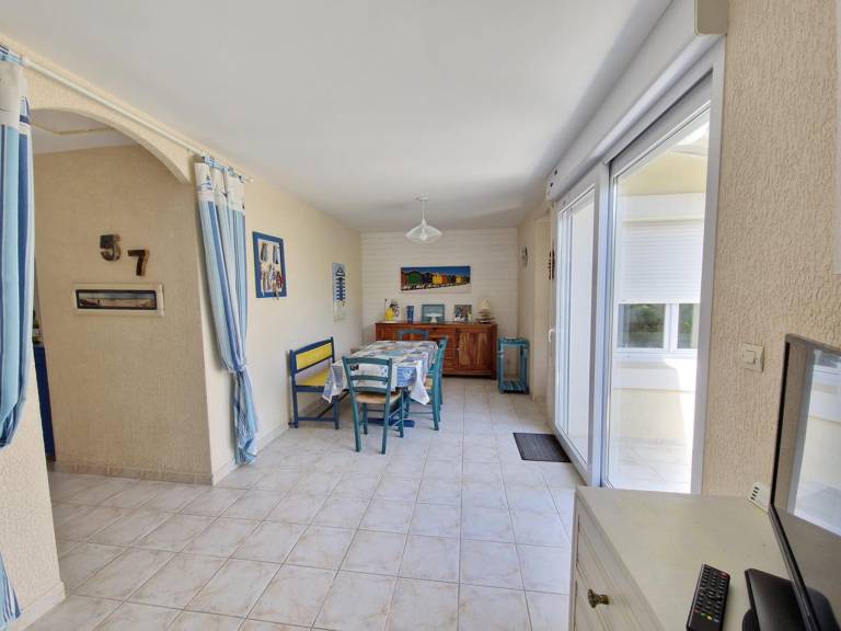 Quiet House, 50m from Beach, 2 Bedrooms, Sleeps 5, Pet-Friendly — photo 5