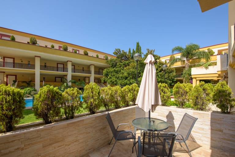 Studio Apartment 'Romana Playa 203' with Pool, Private Terrace & Wi-Fi — photo 2
