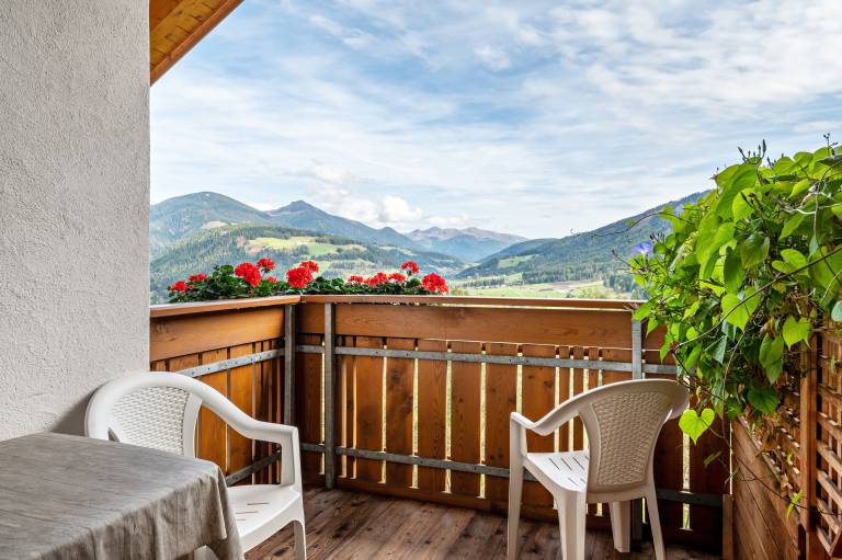 Apartment 'Kranebitterhof Enzian' with Mountain View, Shared Garden and Wi-Fi — photo 2