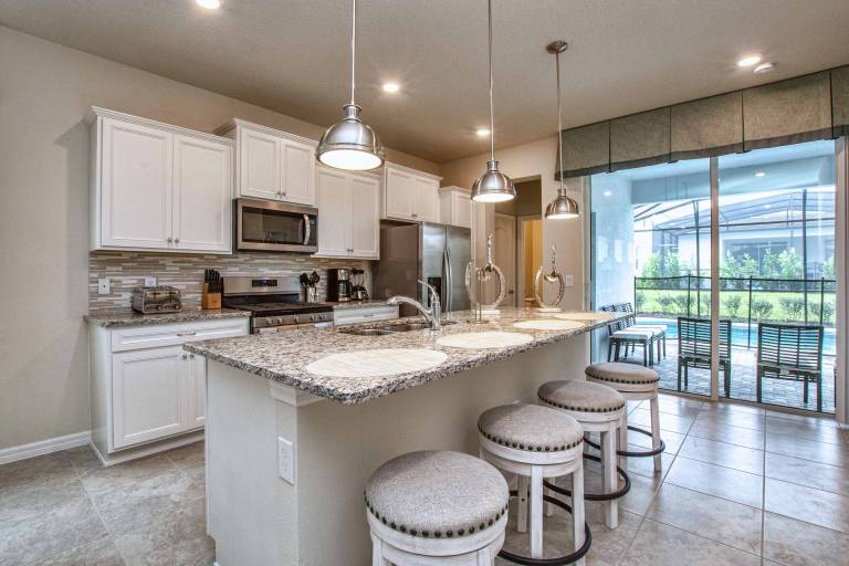 Family-oriented ample vacation home with private pool, barbeque & hot tub | Dogs allowed — photo 5