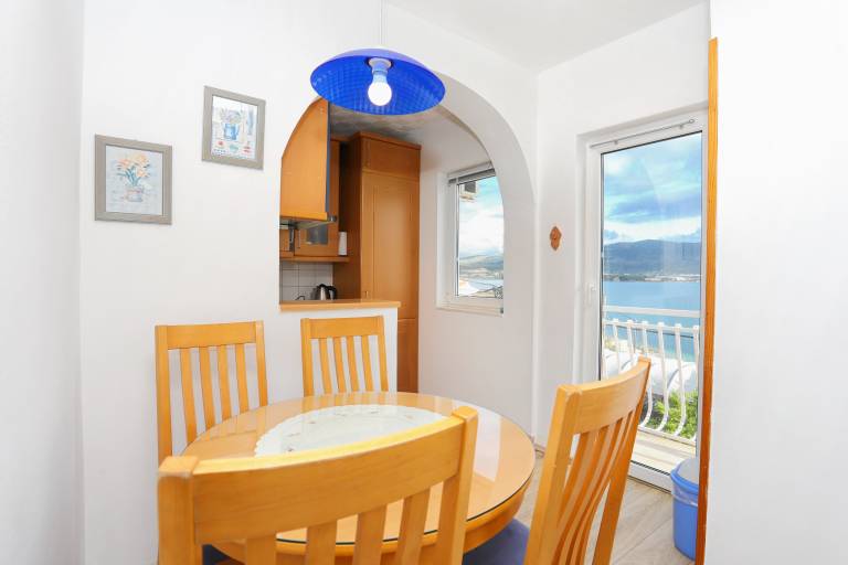 Two bedroom apartment with balcony and sea view Arbanija, Čiovo (A-15595-a) — photo 5