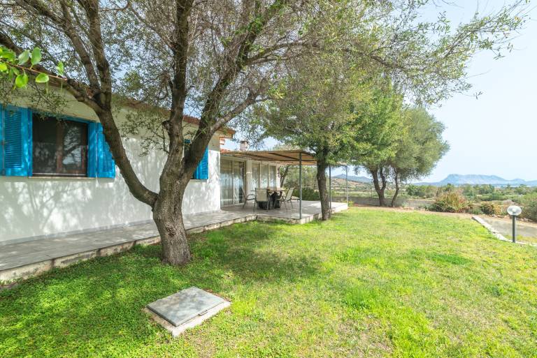 House with BBQ, garden & patio | Sea view in San Teodoro