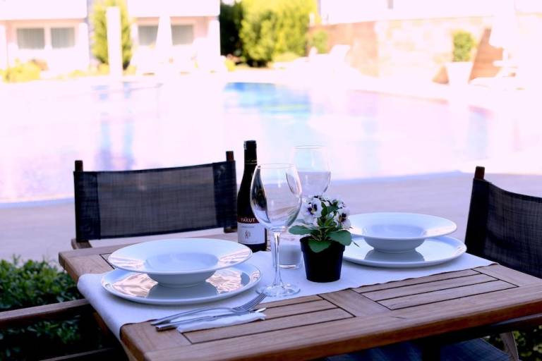 Serviced apartment with pool & garden | Pets allowed — photo 4