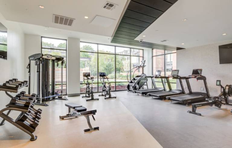 Upscale Central 2BR Condo with Gym & Parking near Boston Common, MGH & — photo 2