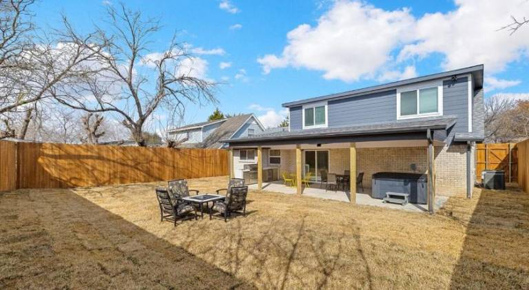 House with hot tub | Pet-friendly — photo 5