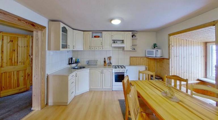 Rental apartment with BBQ & yard — photo 3