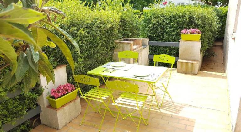 Fully equipped apartment with patio, pool & BBQ | Pets allowed — photo 3