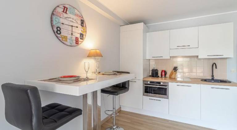 Apartment with terrace — photo 4