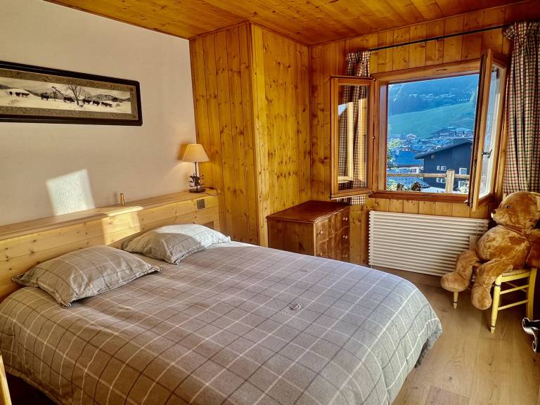 Chalet with garden — photo 3